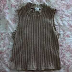 Francesca’s Ribbed Muscle Tee in Taupe